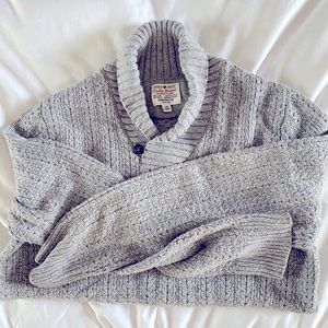 Men’s Lucky light gray chunky knit sweater in great condition. Shrunk to small!